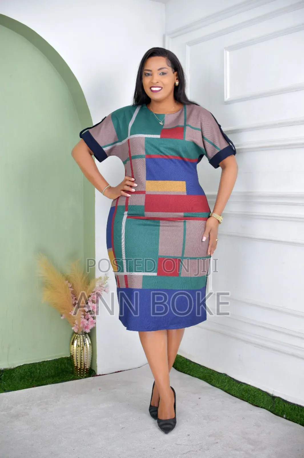 Straight Dress 
Sizes 46-54 
*
 Material Strecher