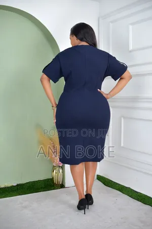 Straight Dress 
Sizes 46-54 
*
 Material Strecher