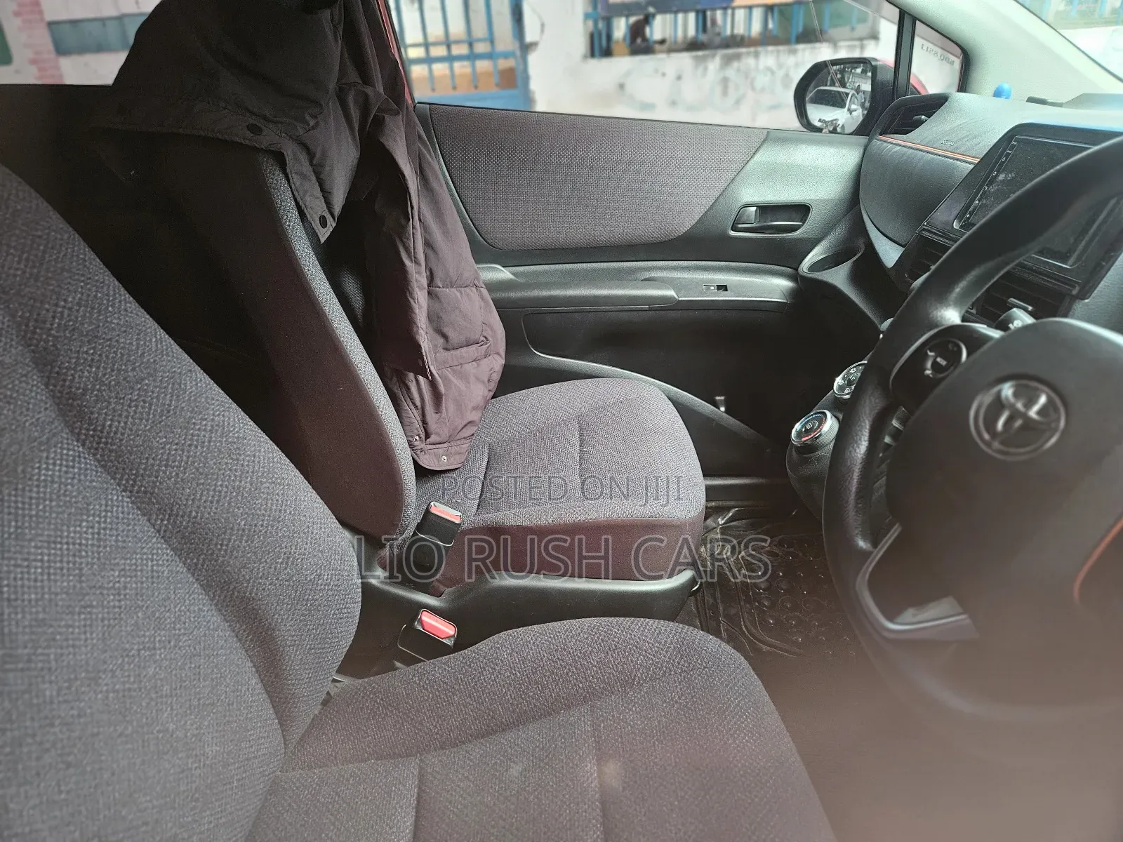Toyota Sienta 2017 Red