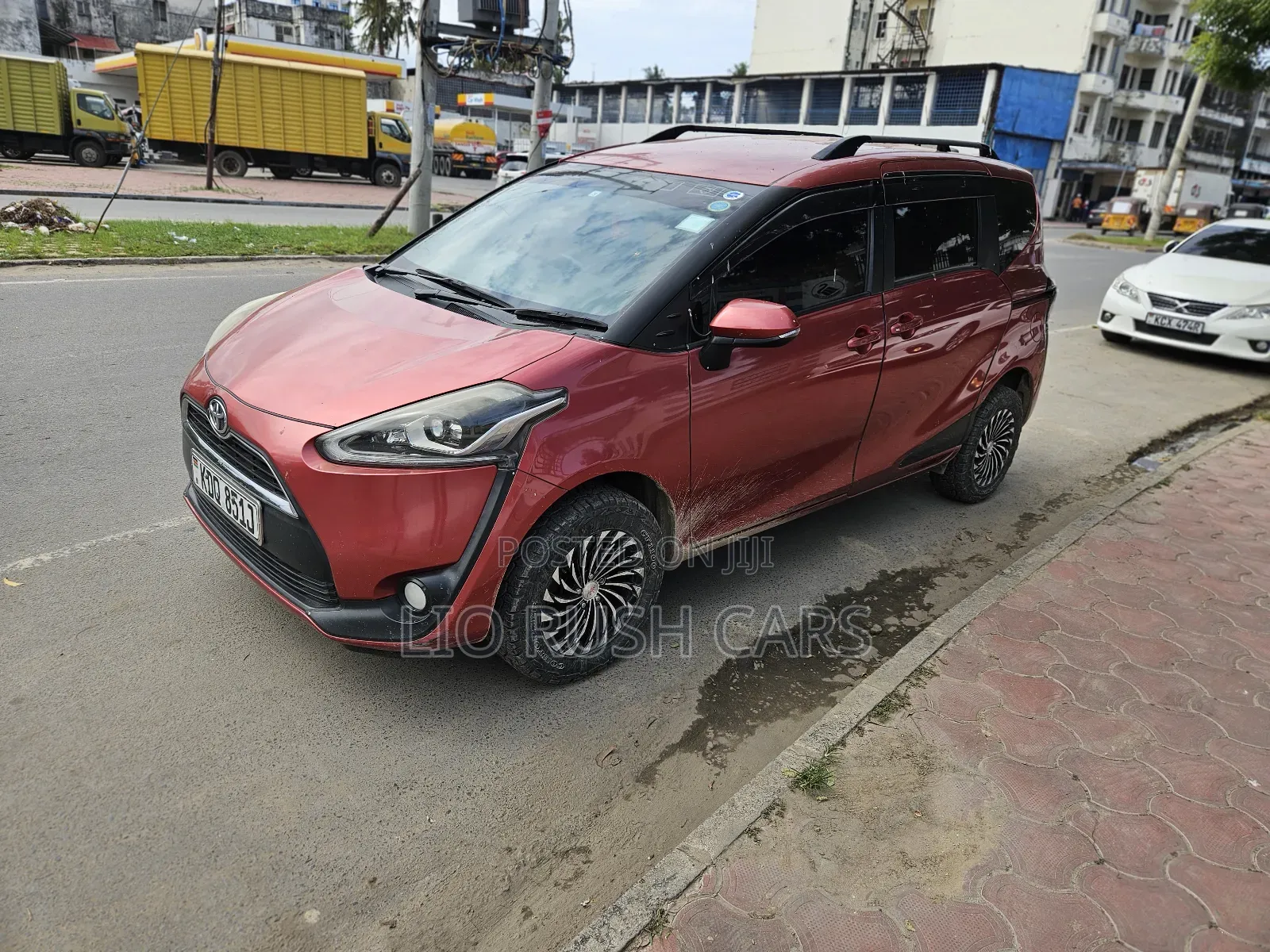 Toyota Sienta 2017 Red