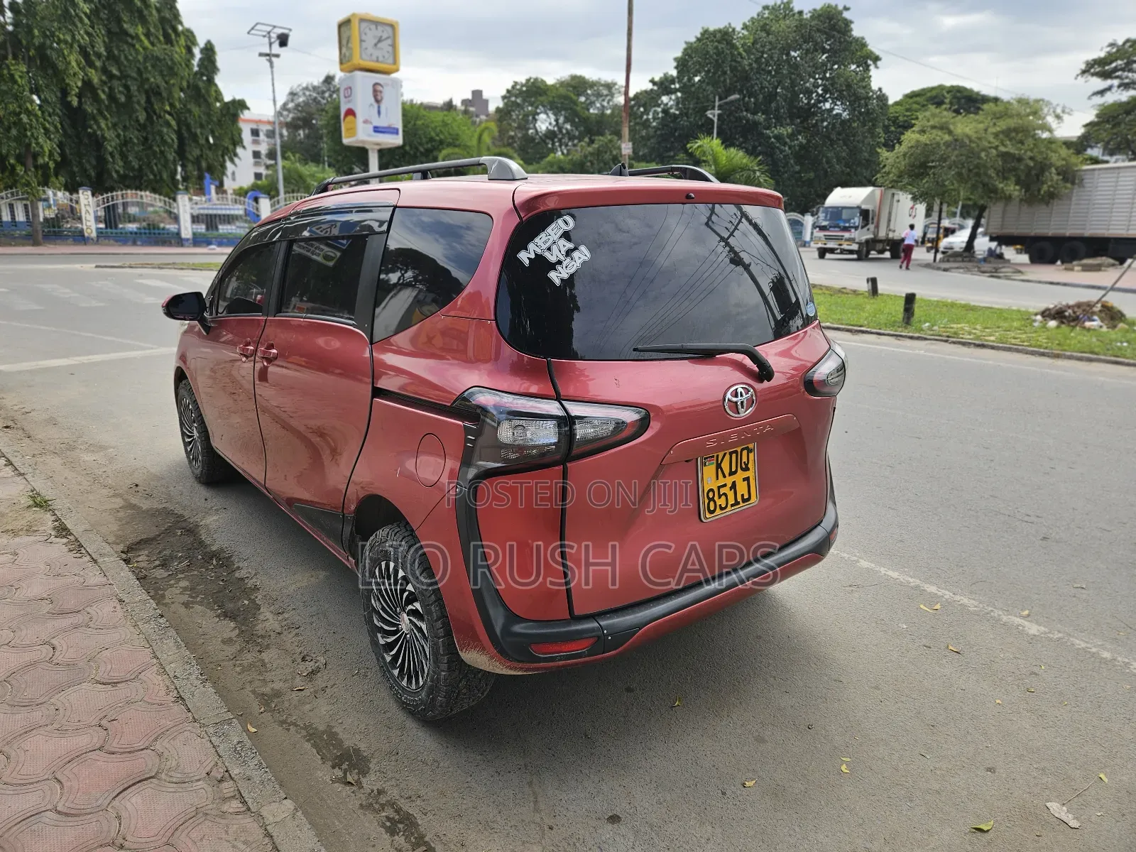 Toyota Sienta 2017 Red