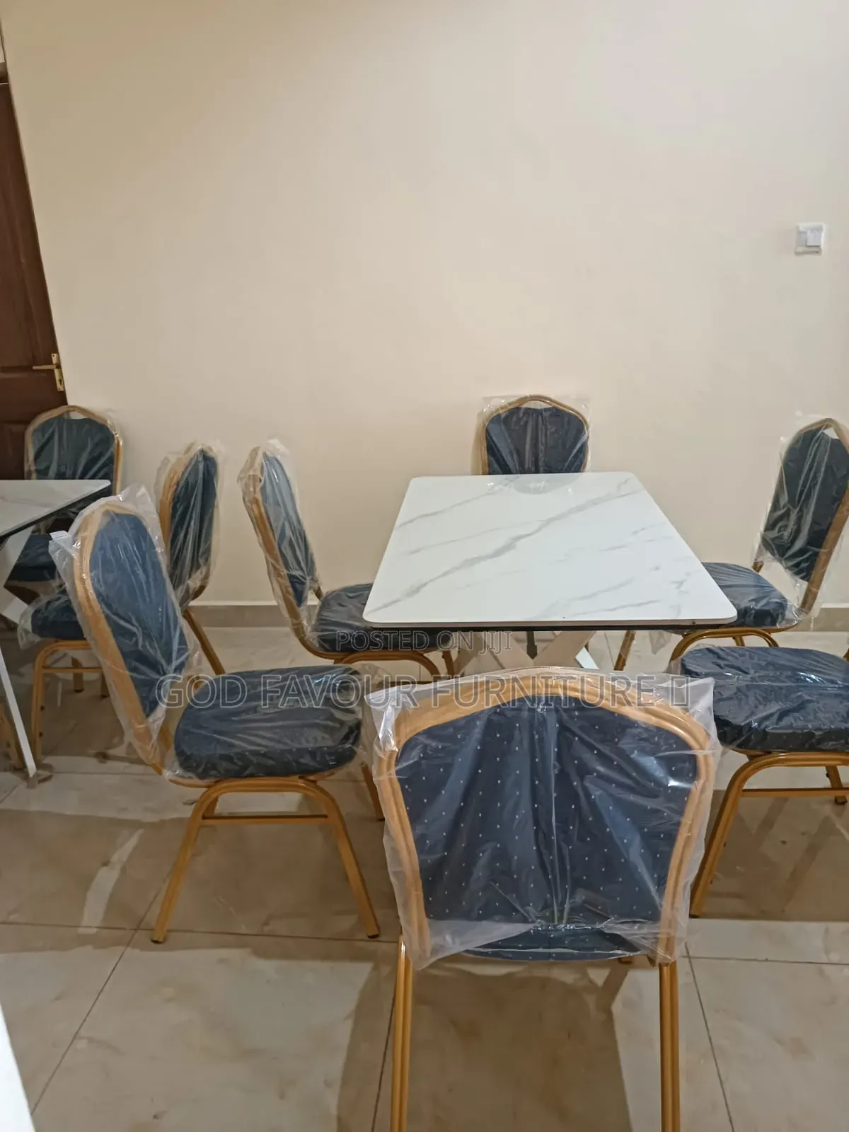 Dining/ Hotel Table Set With 6 Chairs 2wqa