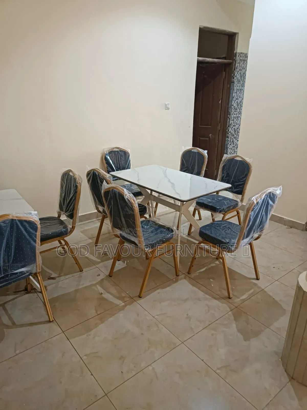 Modern Dining/Hotel Table Set With 6 Chairs Hj7yt
