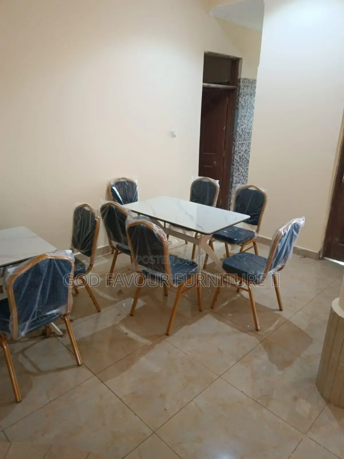 Vintage Dining Table/Hotel Table With 6 Chairs Kjh6t
