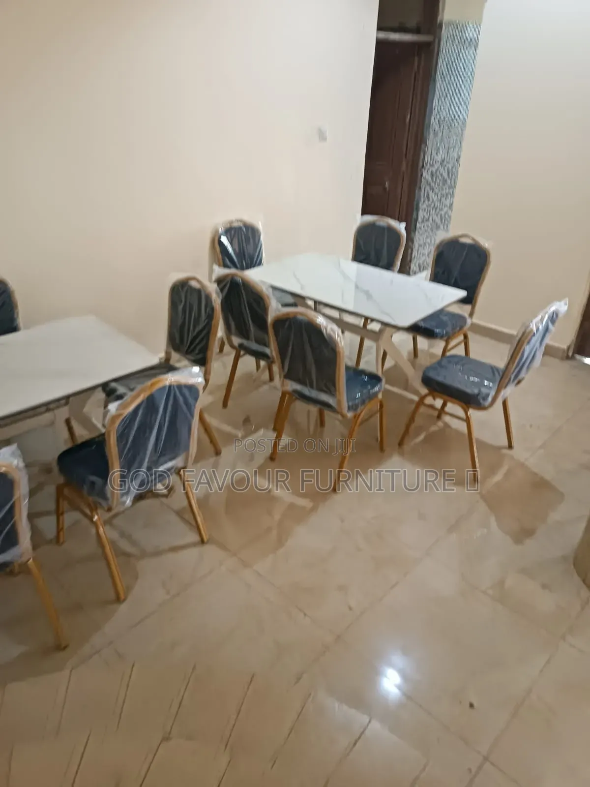 Comfortable Dining Table/Hotel Table With 6 Chairs Tfd4