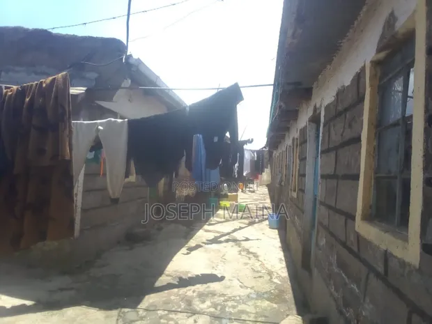 8bdrm House in Junction, Magumu for sale