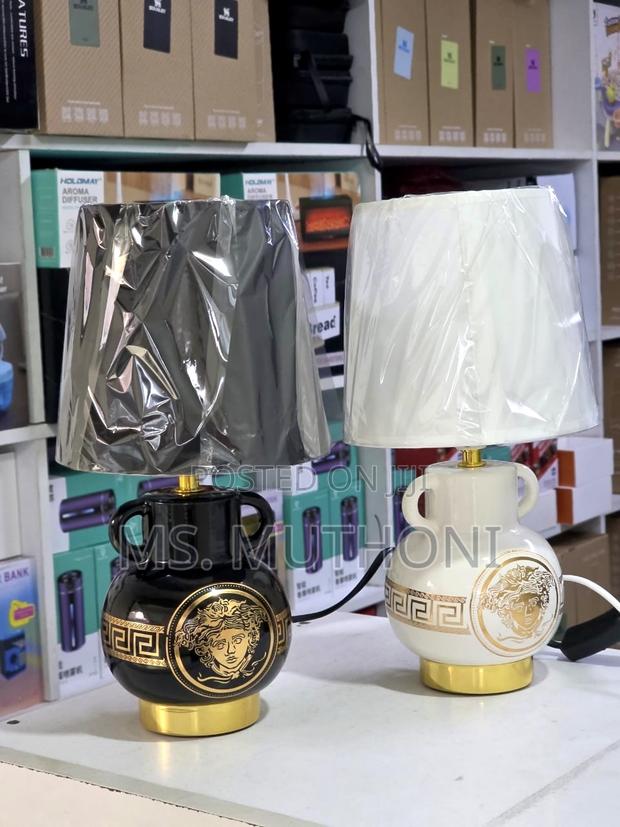 Medusa Side Table Lampshade With Color Change - main view