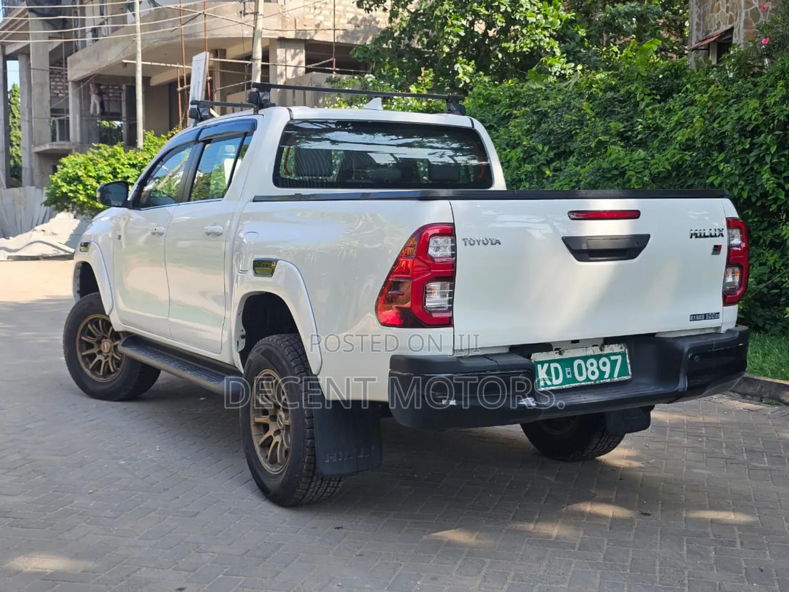 Toyota Hilux 2022 White