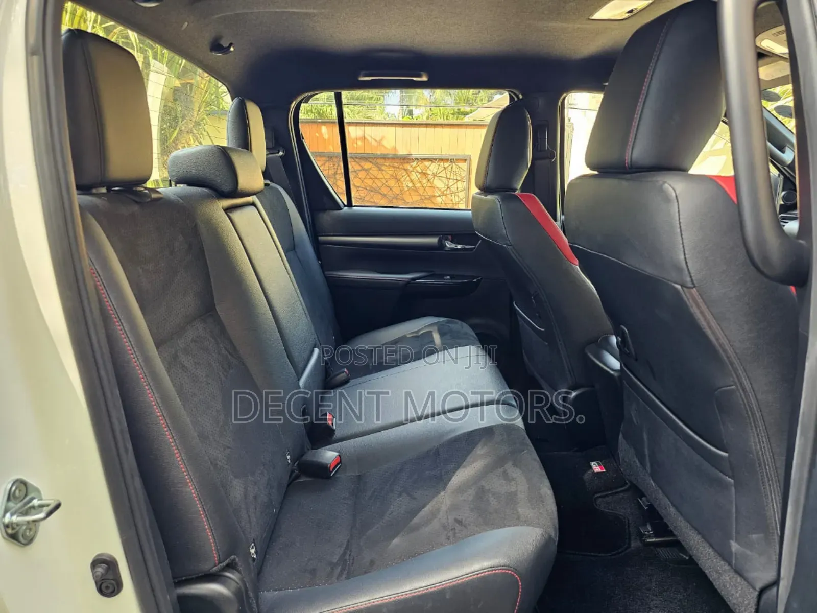 Toyota Hilux 2022 White