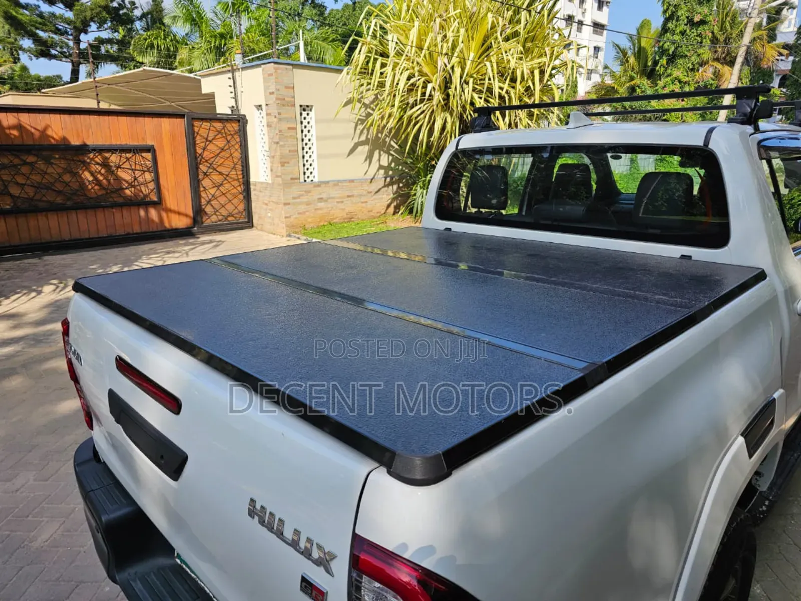 Toyota Hilux 2022 White
