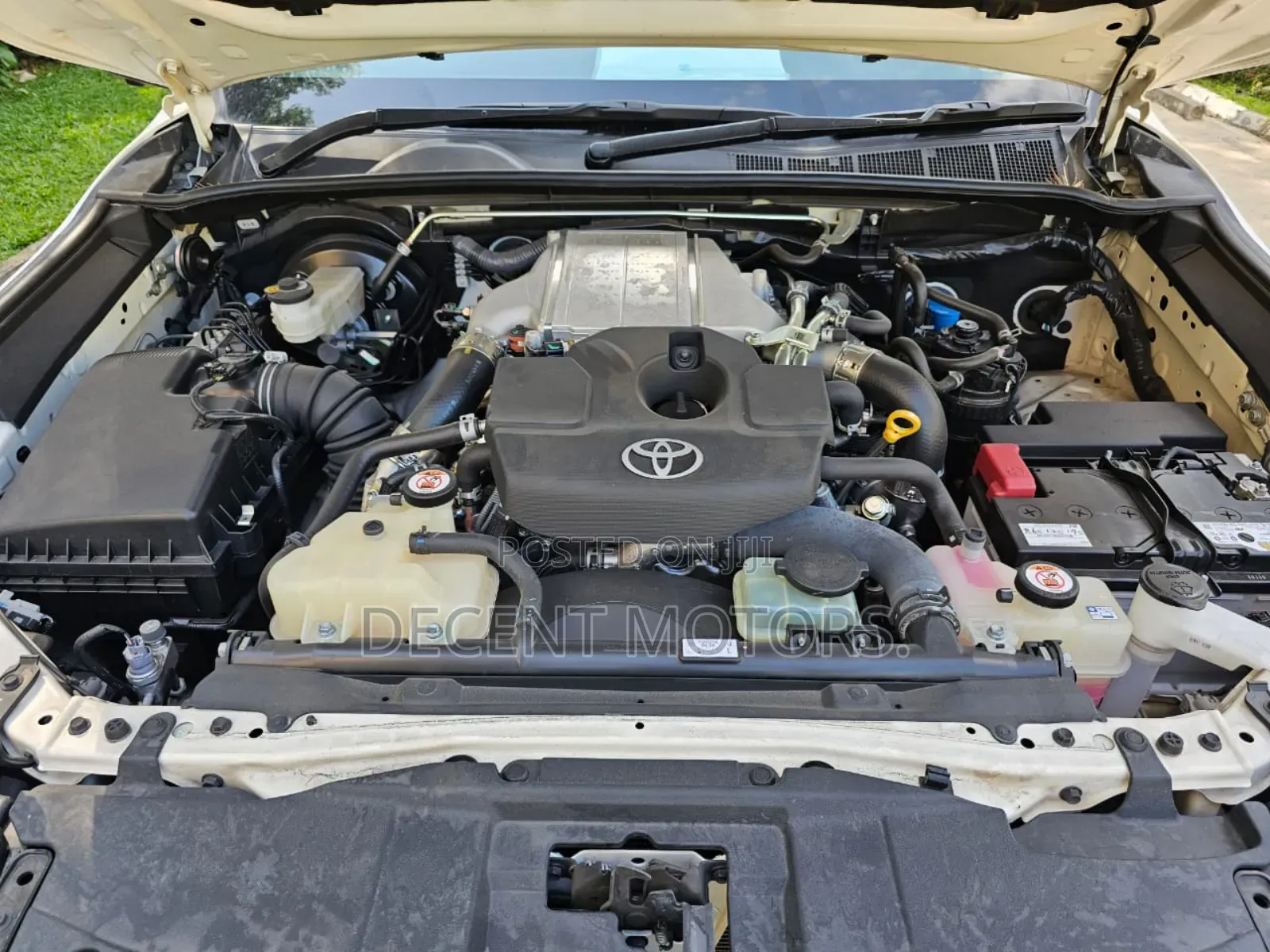 Toyota Hilux 2022 White