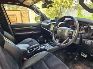 Toyota Hilux 2022 White