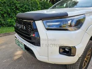 Toyota Hilux 2022 White