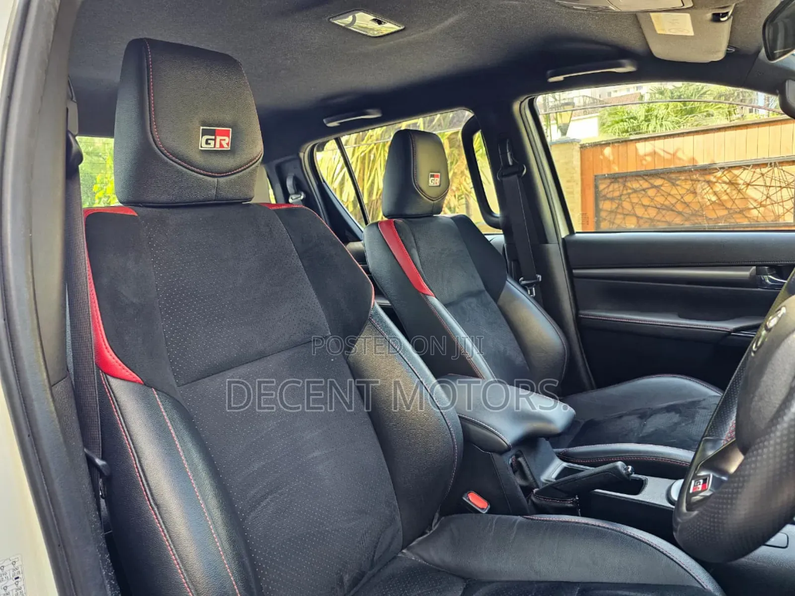 Toyota Hilux 2022 White