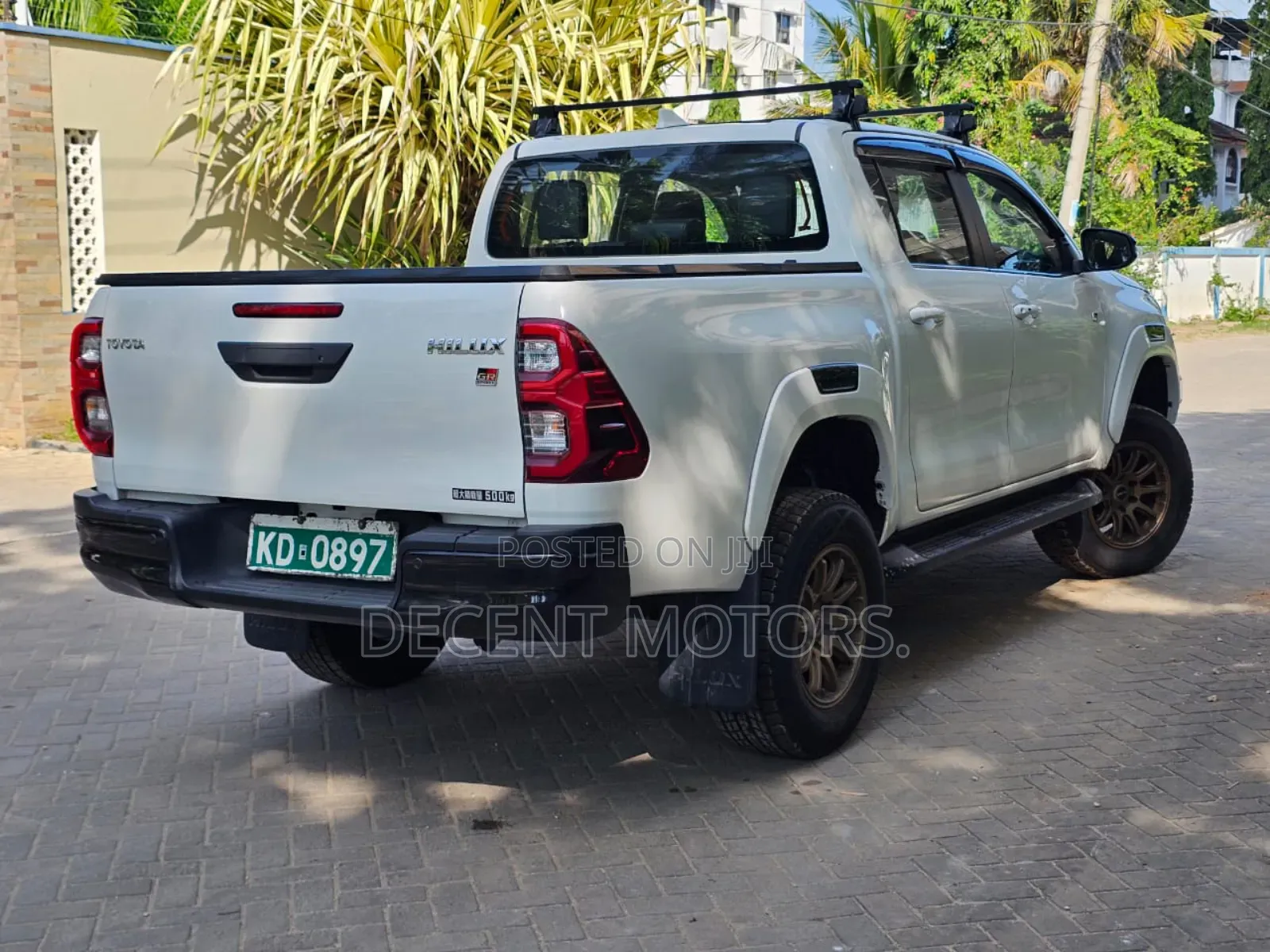 Toyota Hilux 2022 White