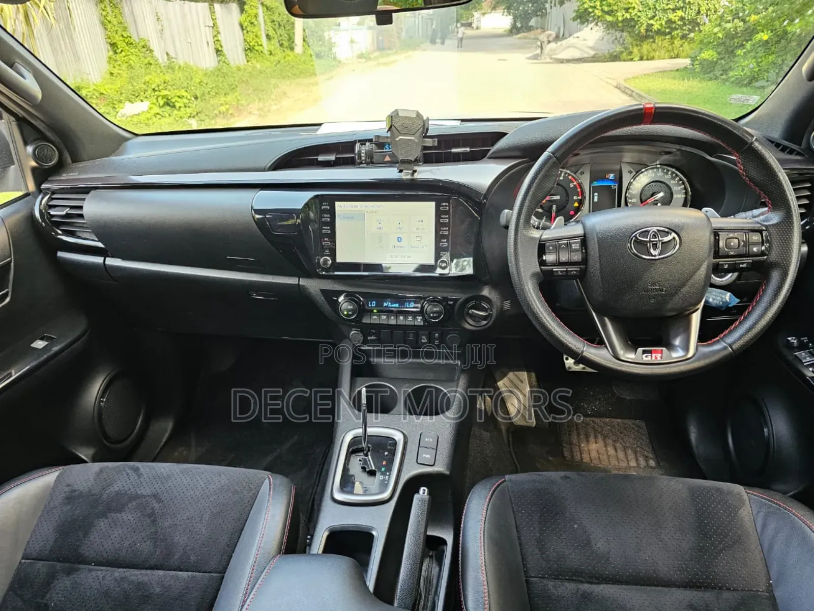 Toyota Hilux 2022 White