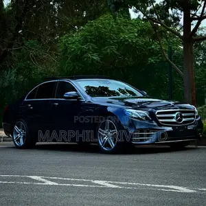 Mercedes-Benz E200 2018 Blue