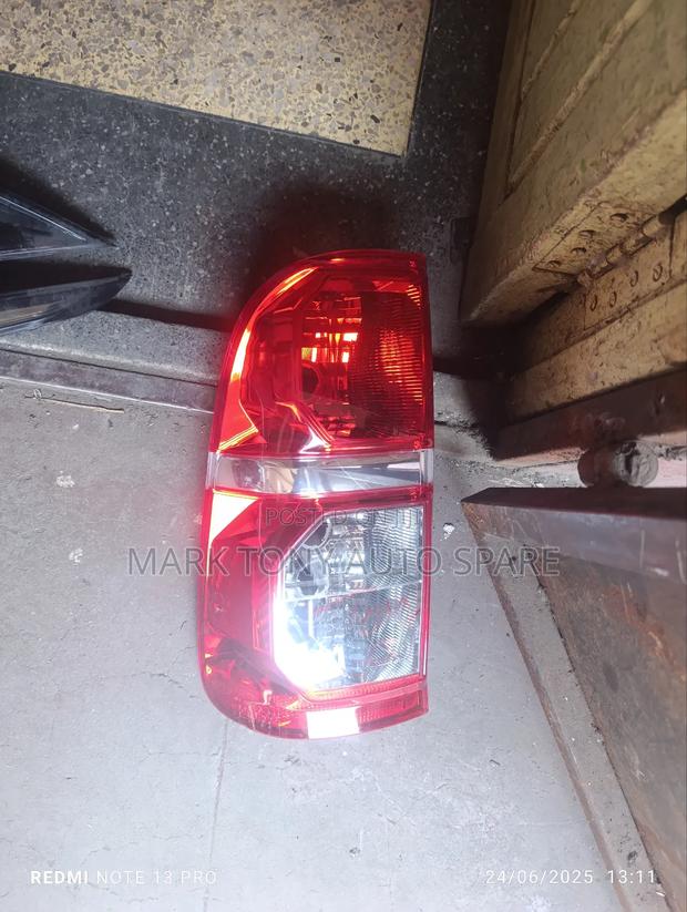 Hilux Vigo 2010 Taillight - main view