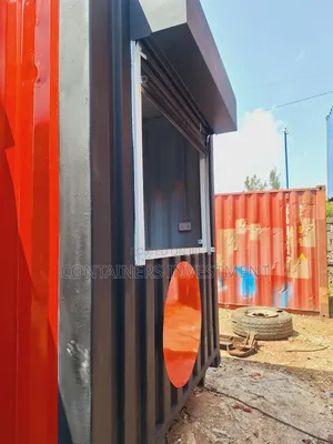 Fabricated 40ft Shipping Container Barbershop and Kitchen