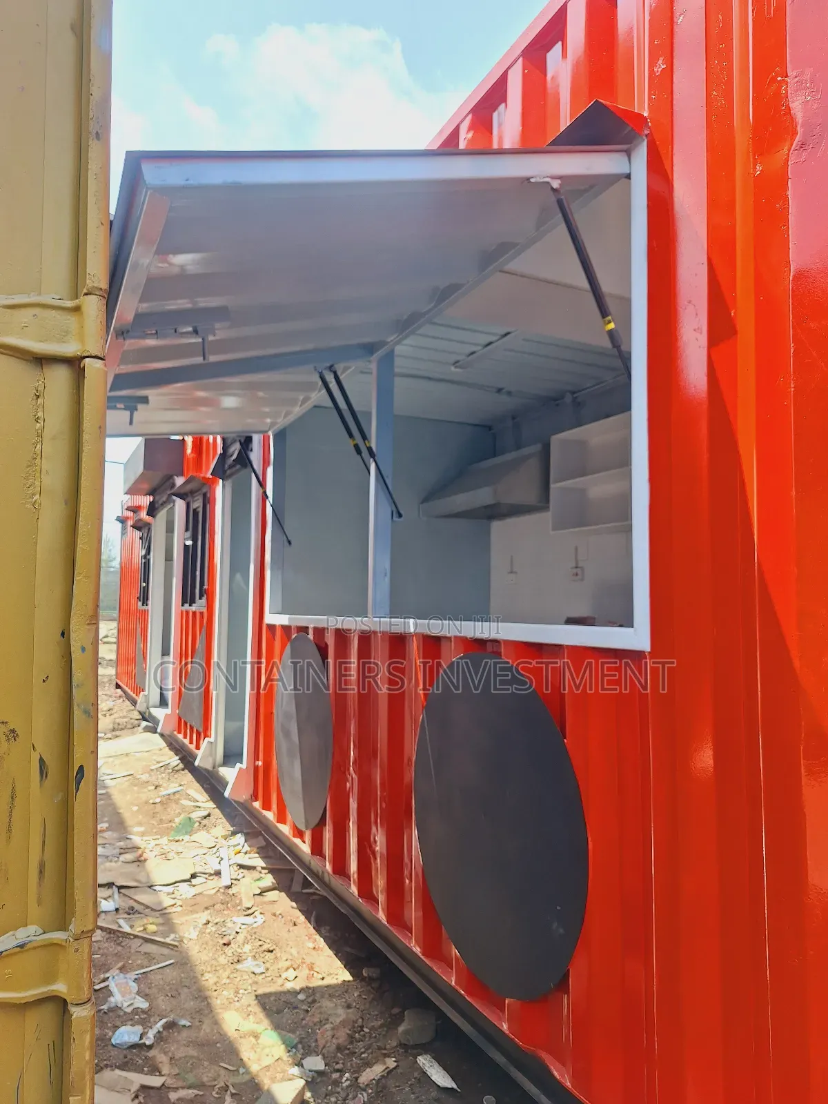Fabricated 40ft Shipping Container Barbershop and Kitchen