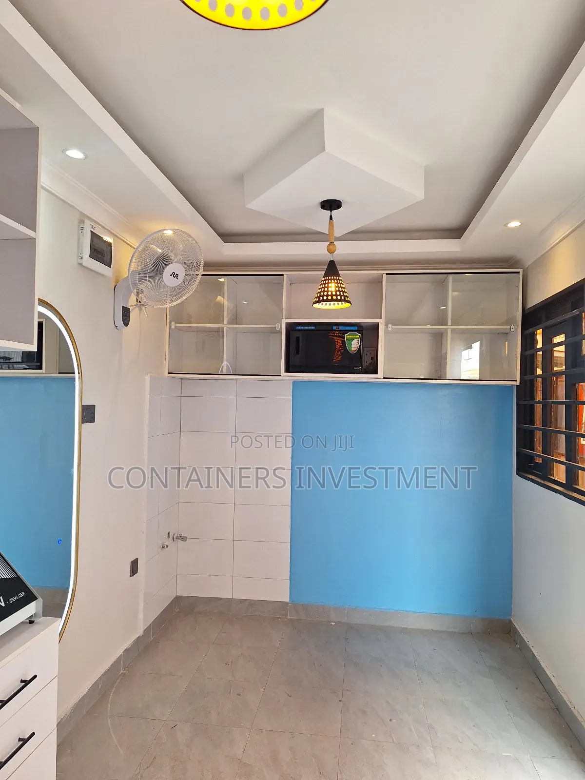 Fabricated 40ft Shipping Container Barbershop and Kitchen