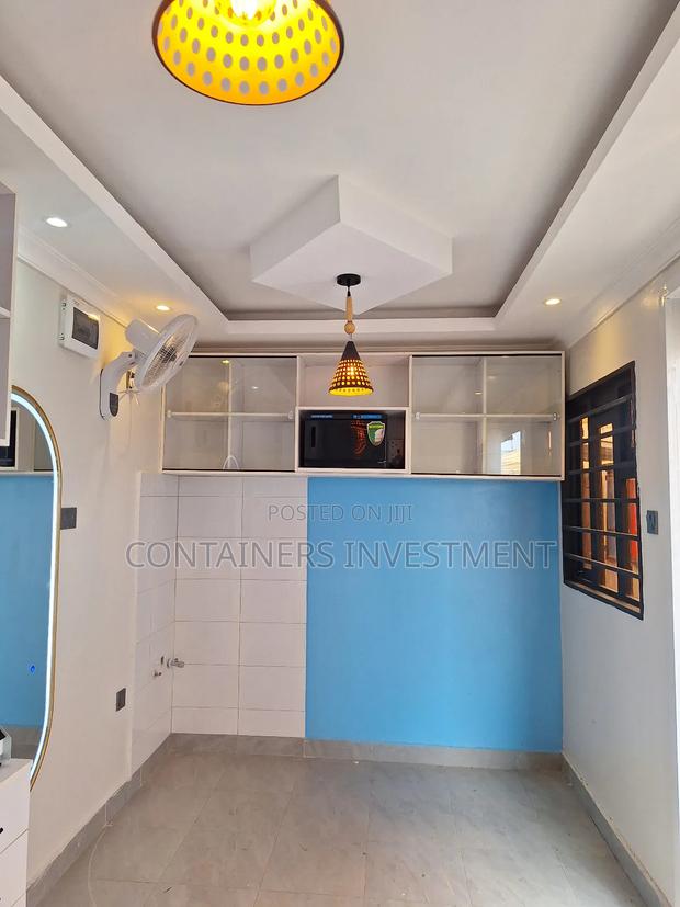Converted 40ft Container Kitchen and Salon Business Unit. - thumbnail 6