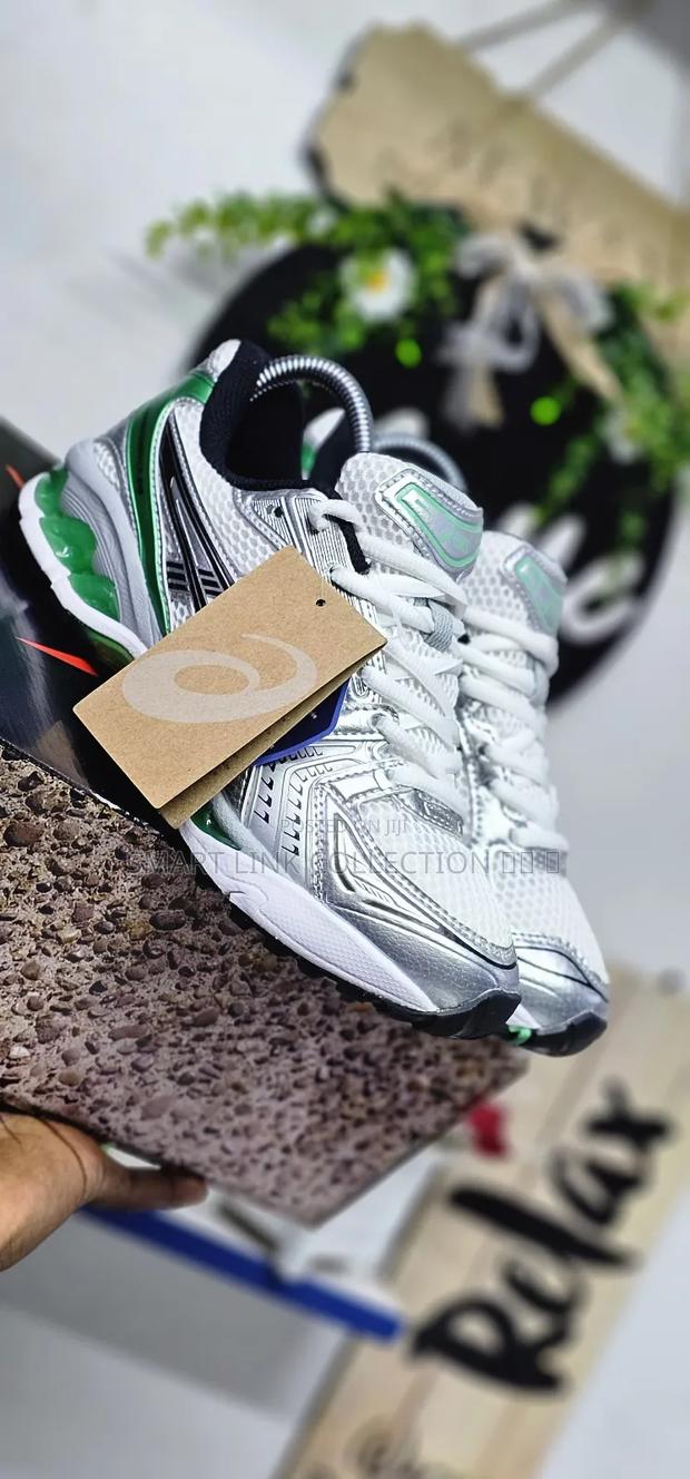 New
Asics Sneakers - thumbnail 2