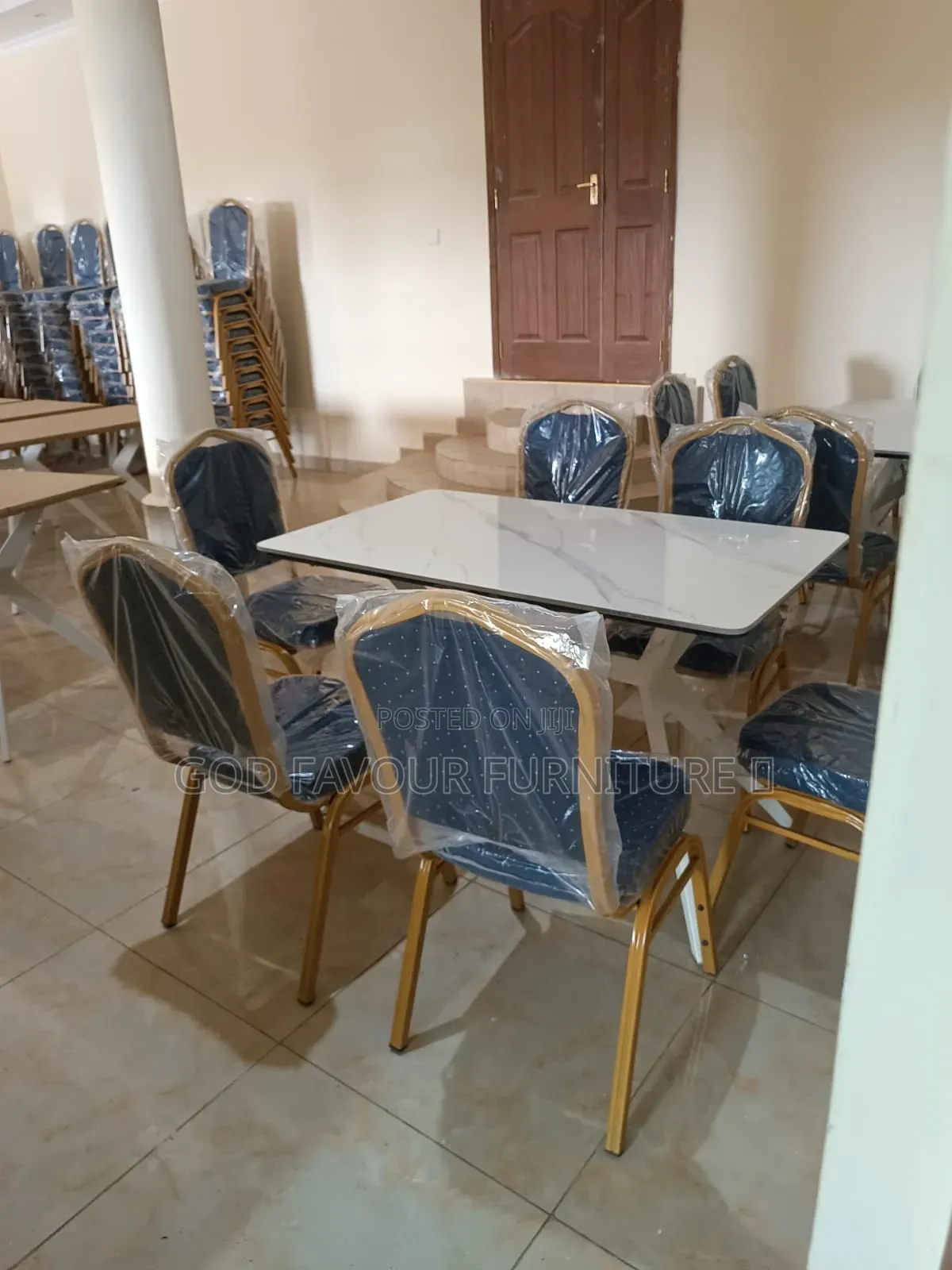 Generic White Dining Table/Hotel Table With 6 Chairs Udw9