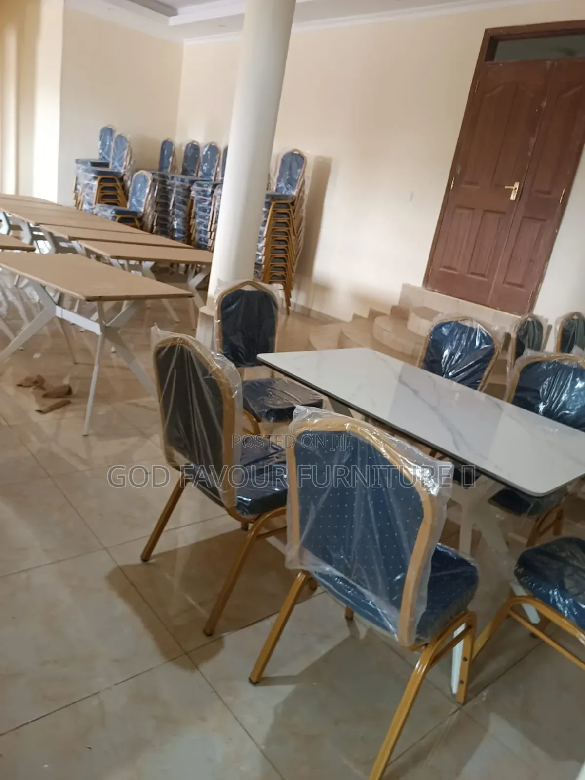 Top Notch Dining Table/Hotel Table With 6 Chairs Tfw8k