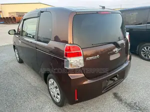 Toyota Spade 1.5 2018 Brown