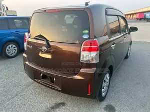 Toyota Spade 1.5 2018 Brown