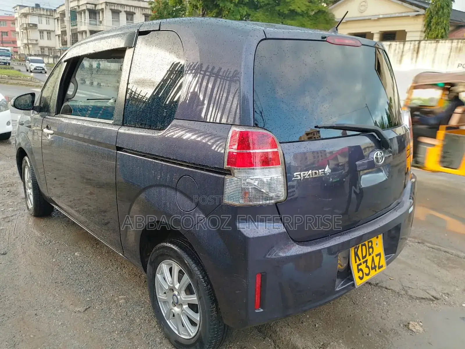 Toyota Spade 2014 Purple