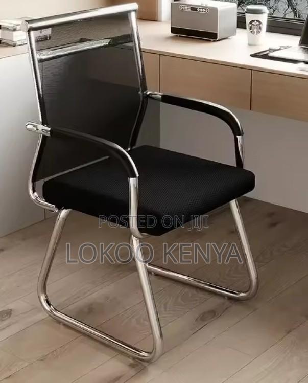 Office Chair : Meet Max Mesh Conference Chair