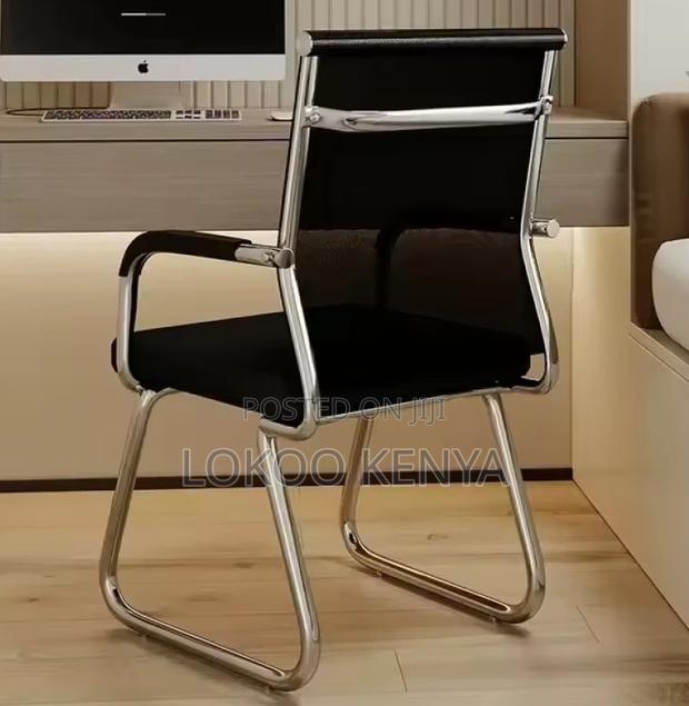 Office Chair : Meet Max Mesh Conference Chair - thumbnail 2