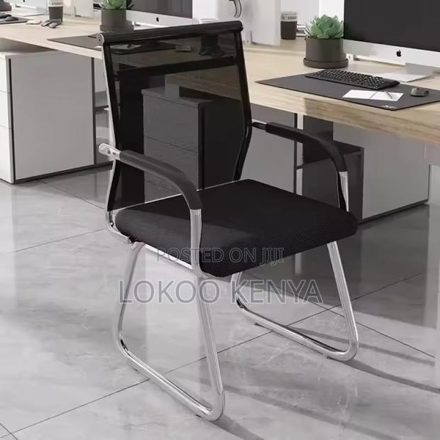 Office Chair : Meet Max Mesh Conference Chair - thumbnail 6