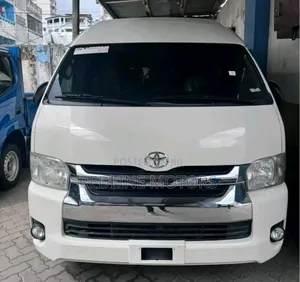 Toyota HiAce 2018 Off white