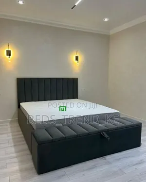5 by 6 Chester Bed With an Ottoman.
