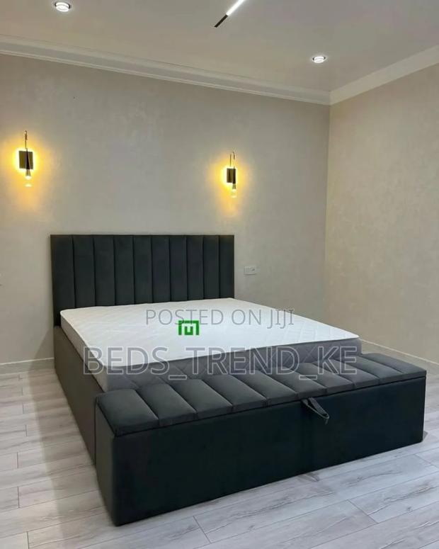 5 by 6 Chester Bed With an Ottoman.