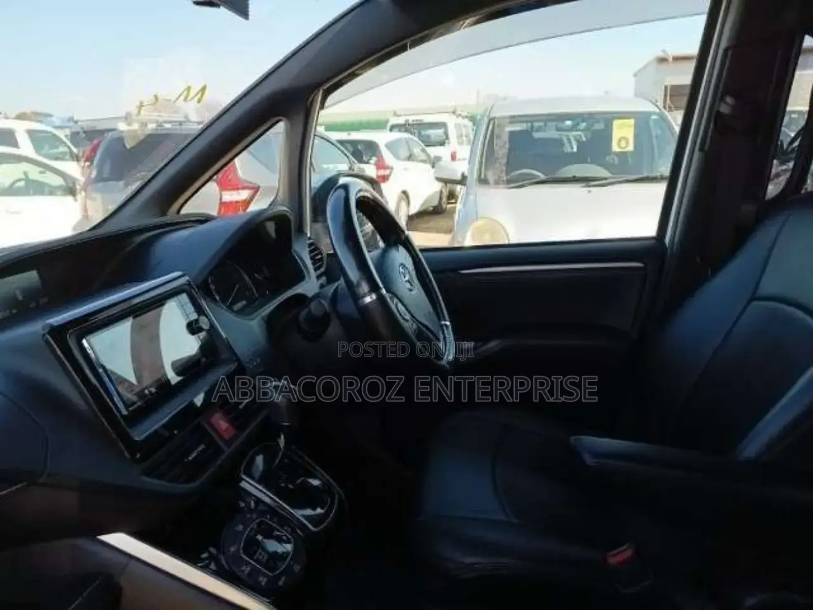 Toyota Esquire 2.0 AWD (8 seater) 2019 White