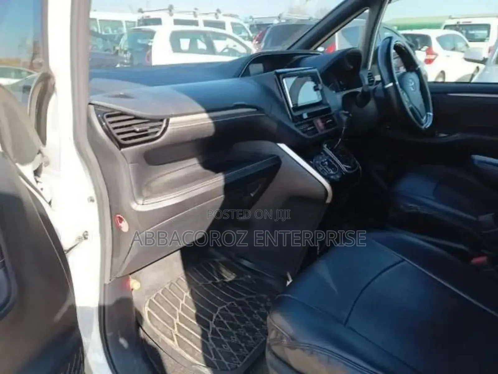 Toyota Esquire 2.0 AWD (8 seater) 2019 White