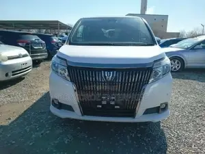 Toyota Esquire 2.0 AWD (8 seater) 2019 White