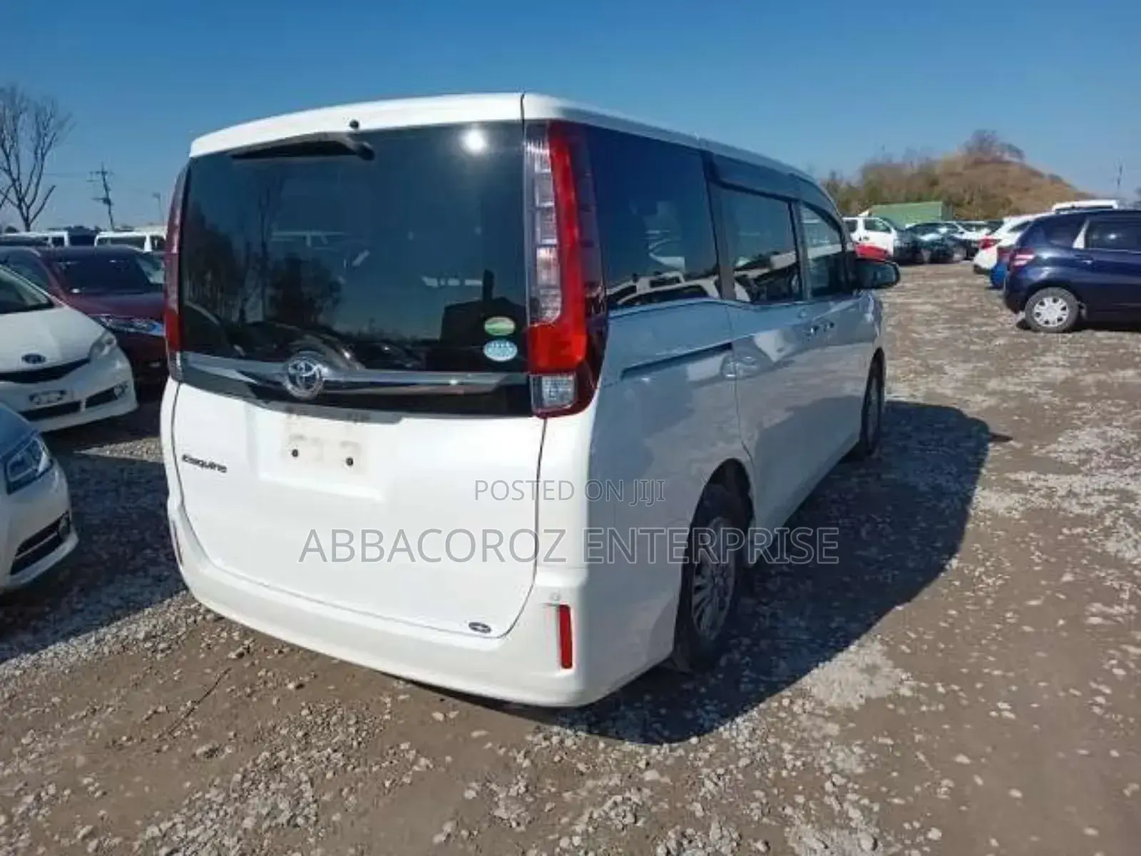 Toyota Esquire 2.0 AWD (8 seater) 2019 White