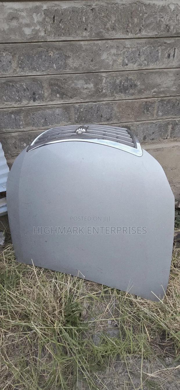 2012 Toyota Crown Bonnet With Grille - thumbnail 3
