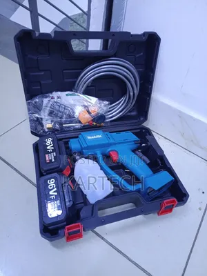 Makita Cordless Pressure Washer Kit.