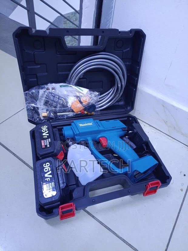 Makita Cordless Pressure Washer Kit.