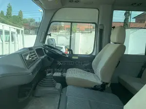 Hino Dutro 2014 Blue