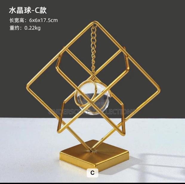 Center Piece With Pendulum