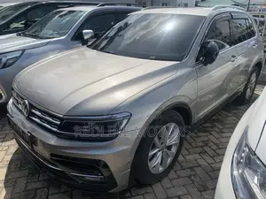 Volkswagen Tiguan 2.0T SE AWD 4MOTION 2018 Gold
