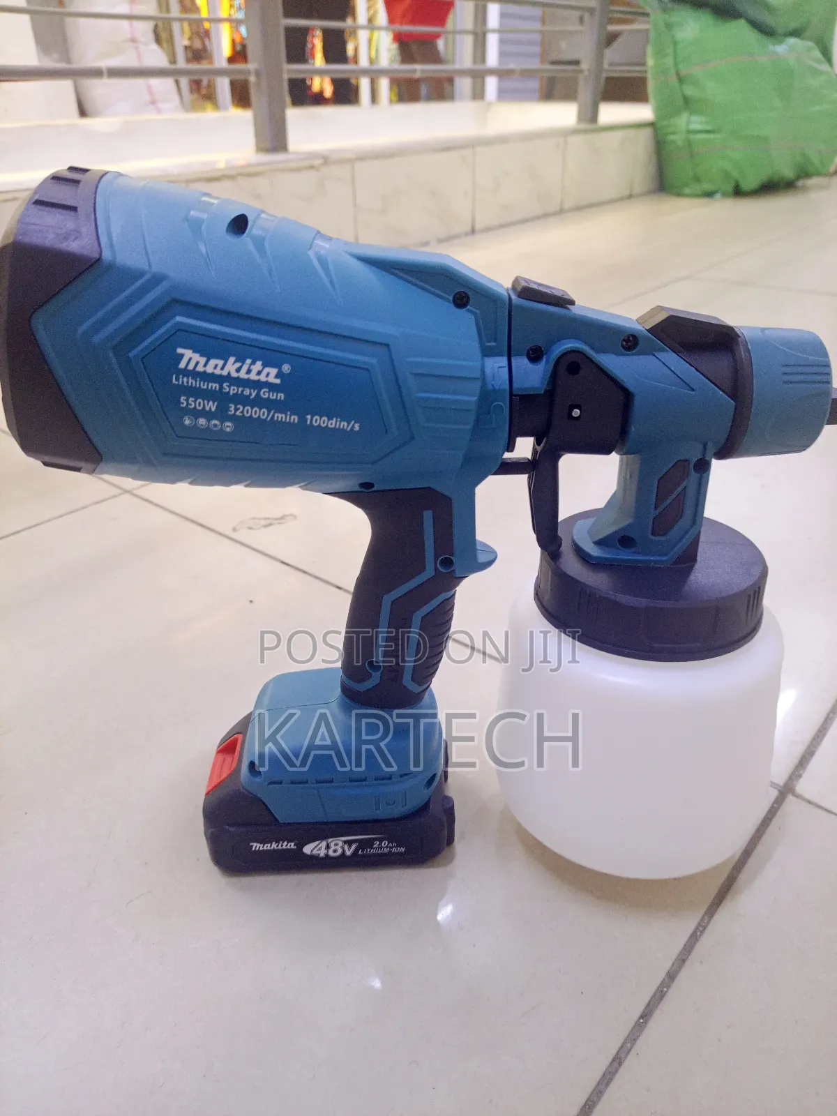 Makita 48v Cordless Spray Gun - 2 Lithium Batteries
