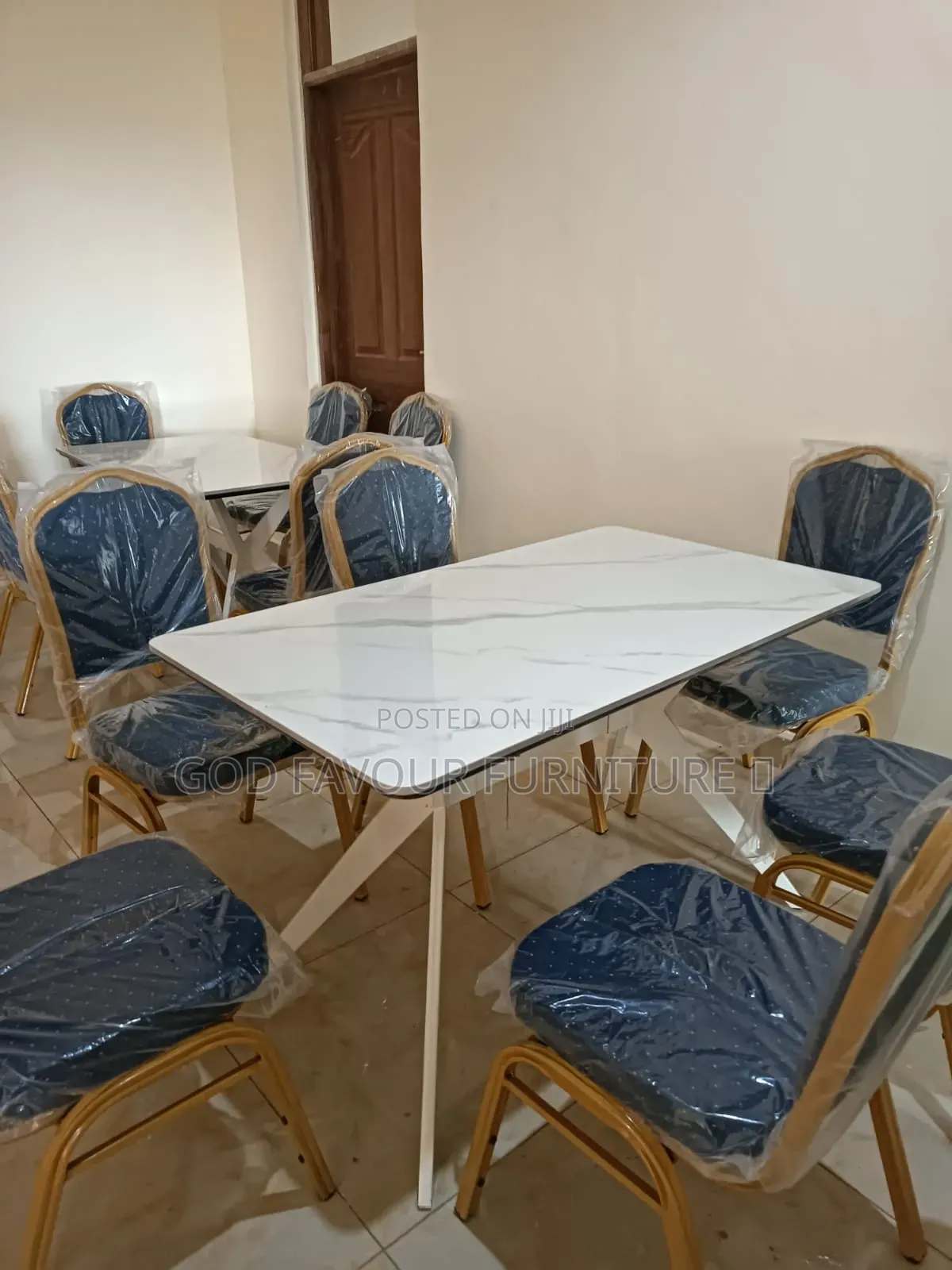 Modernised Dining Table/Hotel Table Set Plus 6 Chairs Jk9